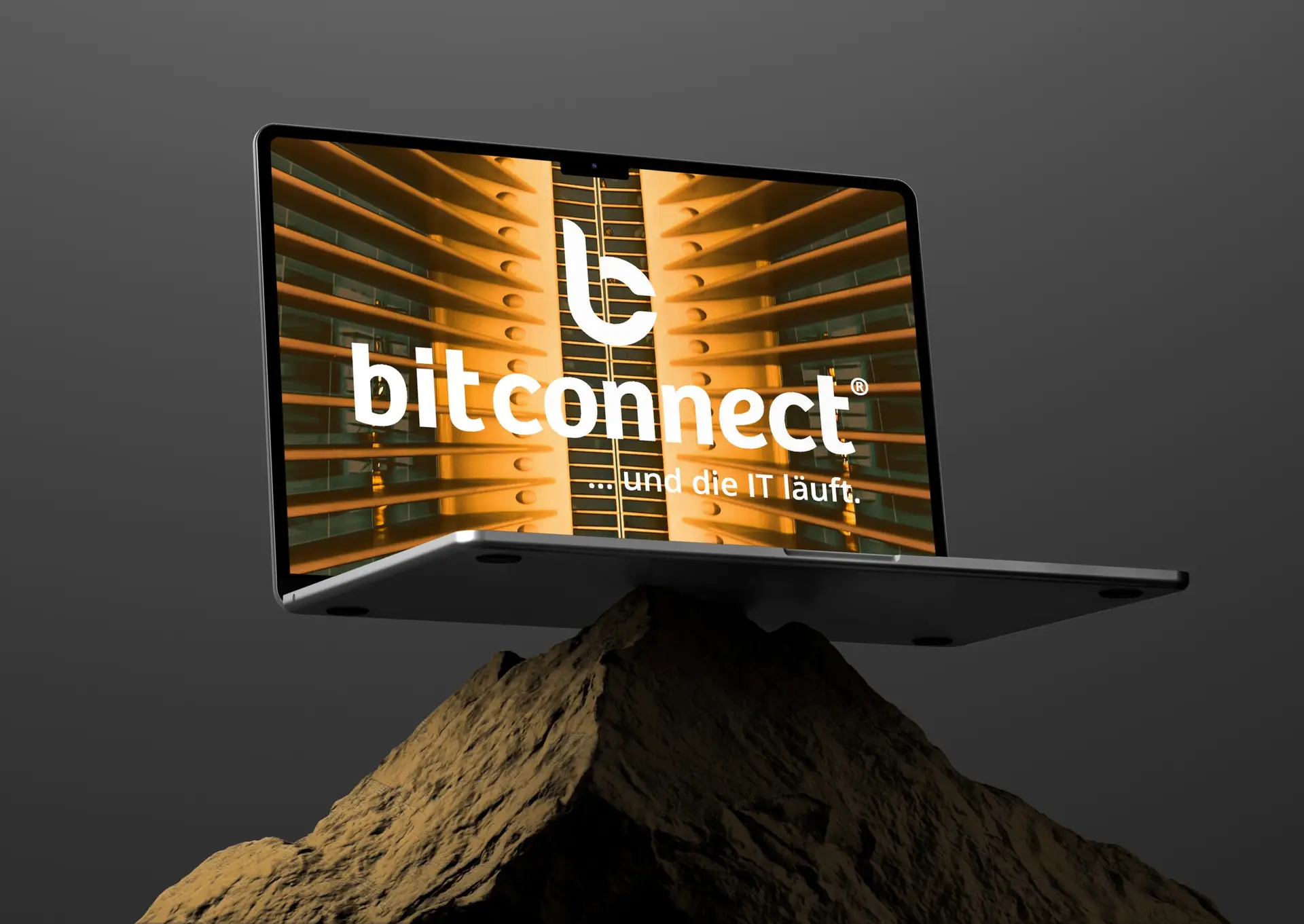 Laptop mit BitConnect-Logo auf einem Berggipfel – Symbol für Kanzlei-IT auf sicherem Grund